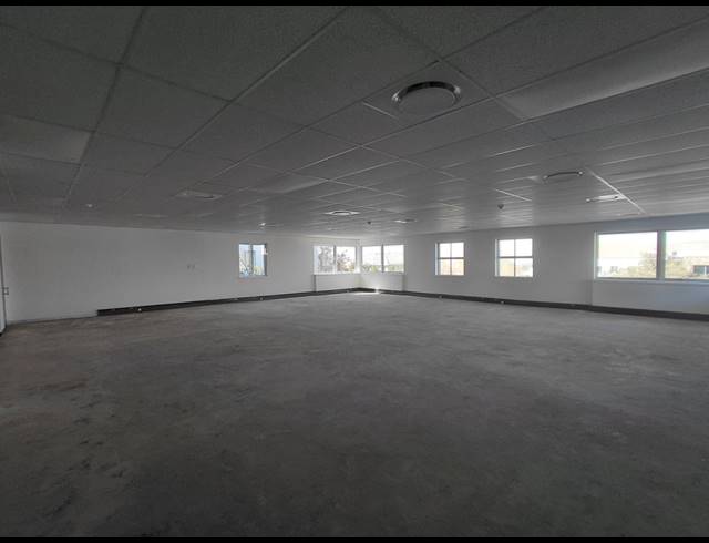 1,014M² OFFICE TO LET IN BRYANSTON